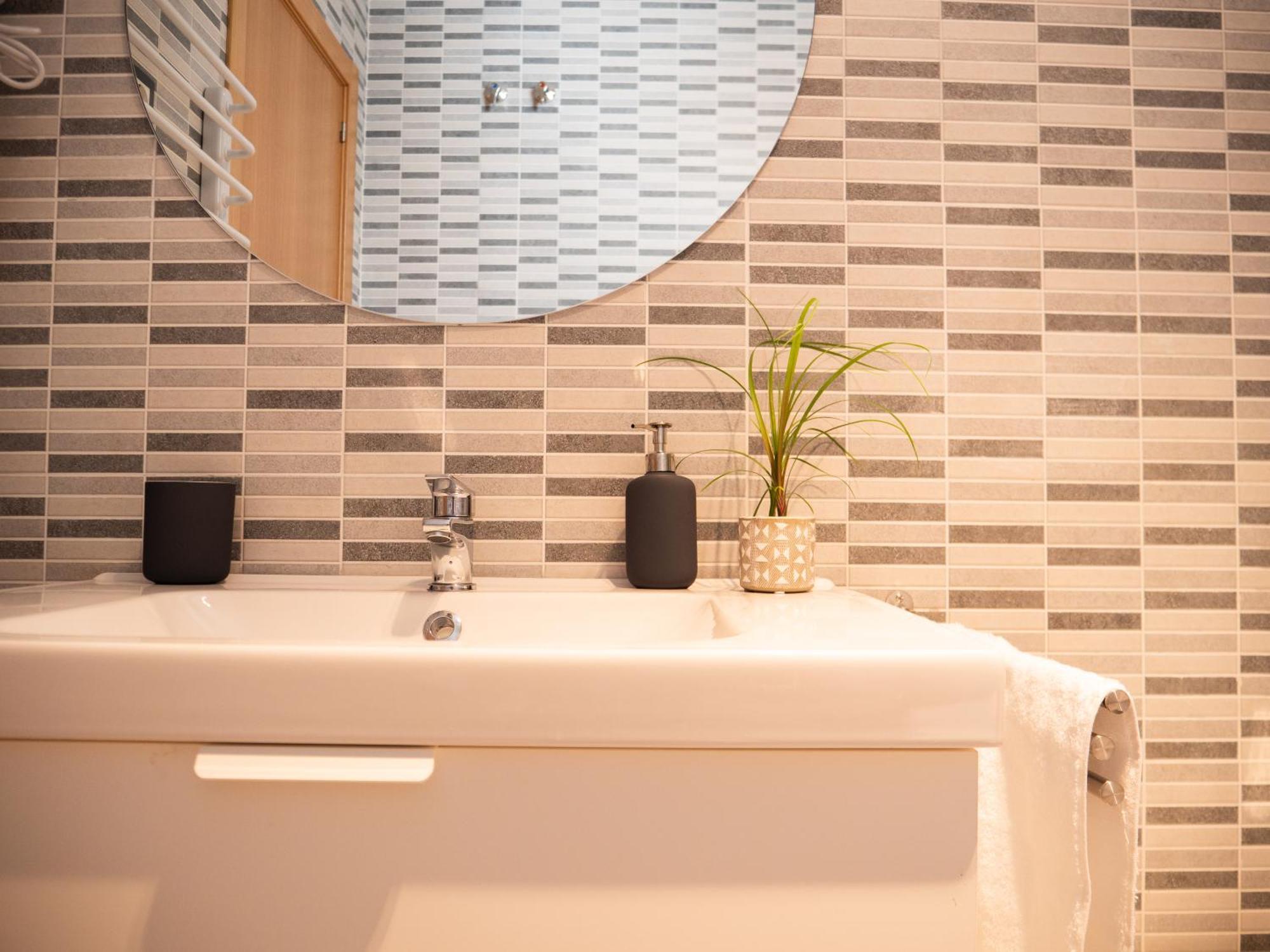 Stylish Apartment In The Heart Of Malaga With Pool Luaran gambar